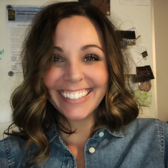 Meet your Posher, Lindsey - Picture 2 of 2